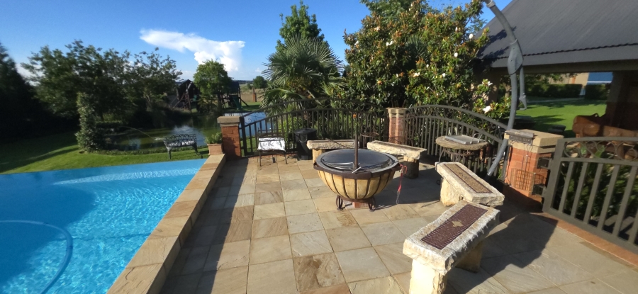 5 Bedroom Property for Sale in Grimbeeck Park North West